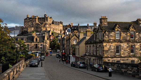 Edinburgh Old Town with castle - romantic Scottish city for dating